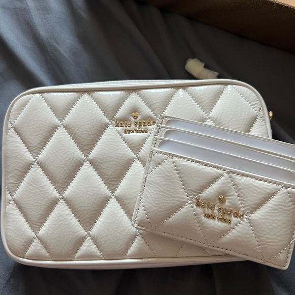 💕🎁 Kate Spade Glimmer Quilted Patent Leather Boxed Crossbody Set in parchment - Picture 3 of 15